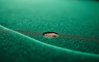 découvrez l'importance des tapis de poker pour améliorer votre confort et optimiser vos performances lors de vos parties. choisissez le tapis idéal pour une expérience de jeu réussie et immersive.